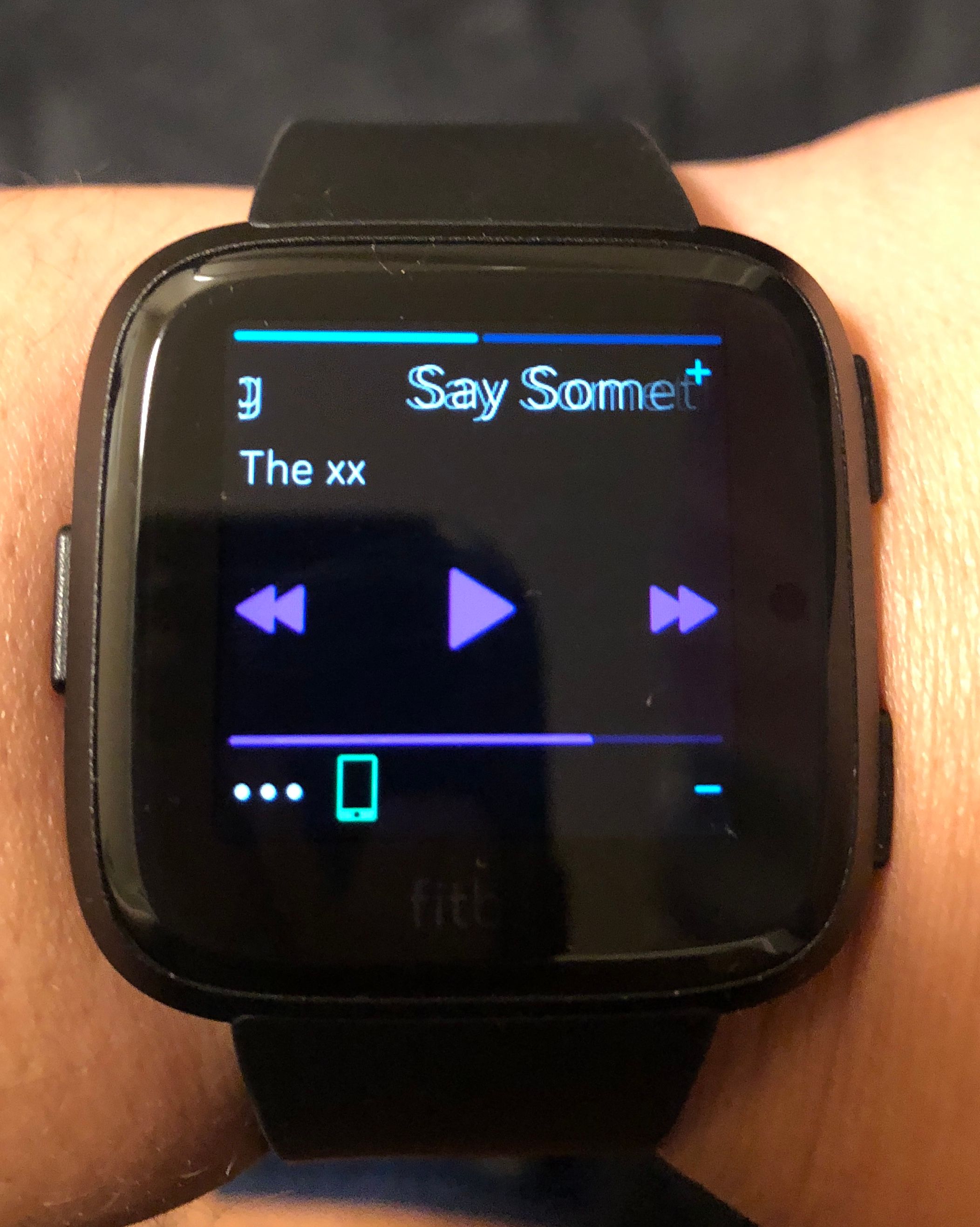 can you listen to music on the fitbit versa 2